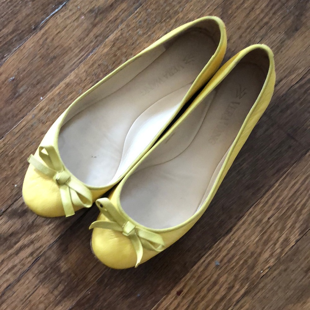 Vera wang flat shoes